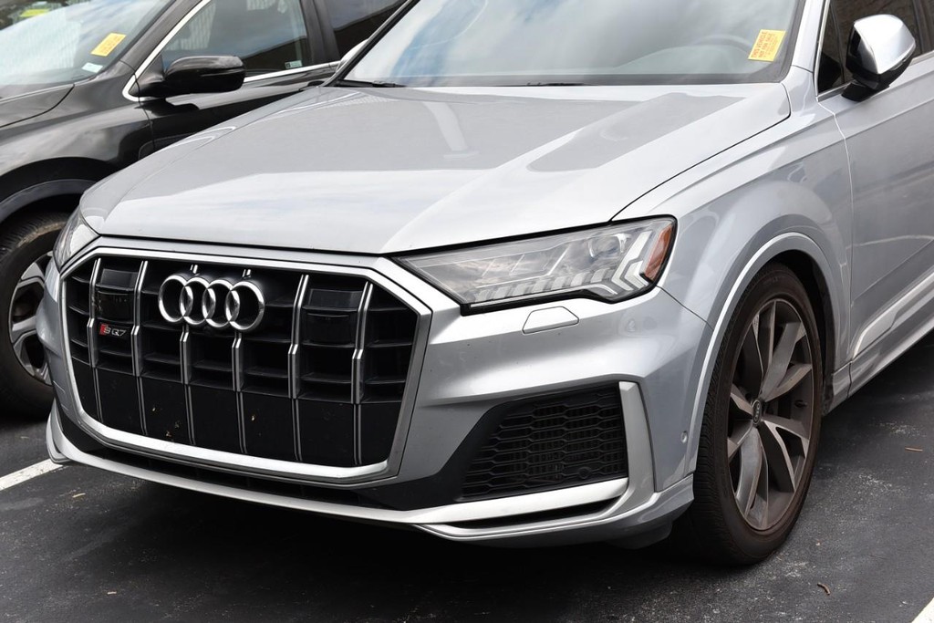 Audi SQ7 Vehicle Full-screen Gallery Image 02