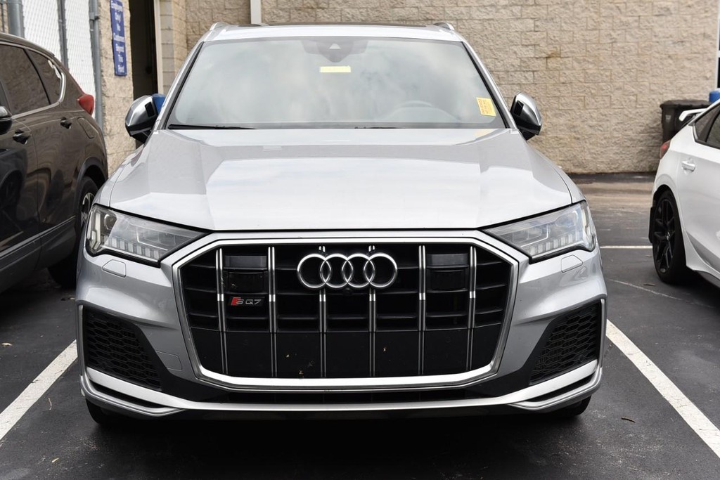 Audi SQ7 Vehicle Full-screen Gallery Image 03
