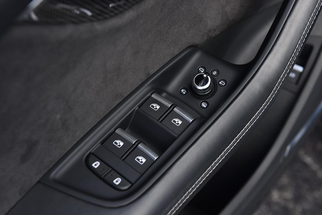 Audi SQ7 Vehicle Image 08