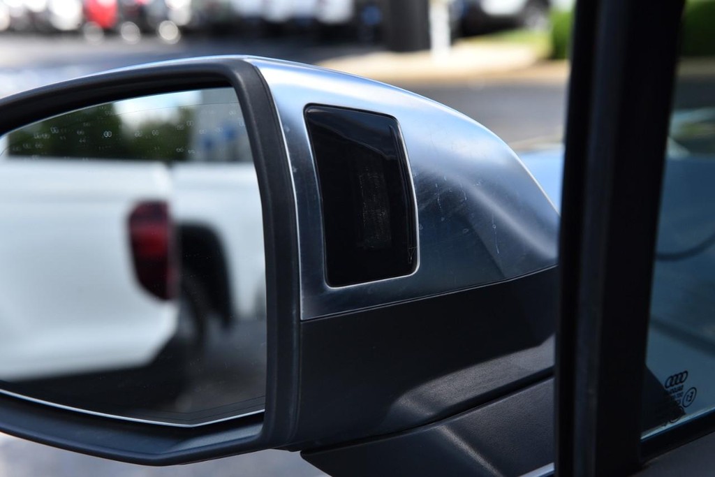 Audi SQ7 Vehicle Image 11