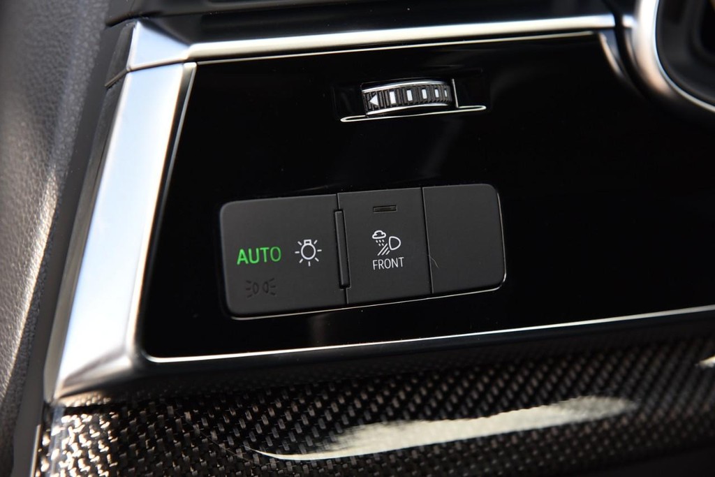 Audi SQ7 Vehicle Image 12