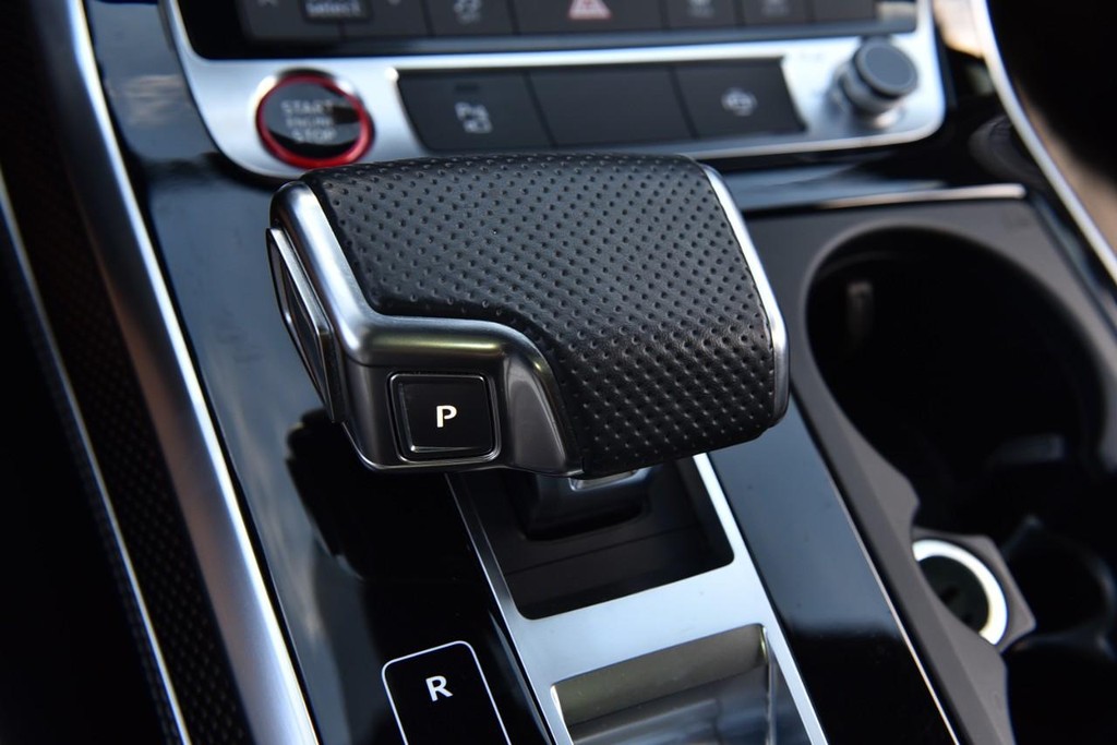 Audi SQ7 Vehicle Image 18