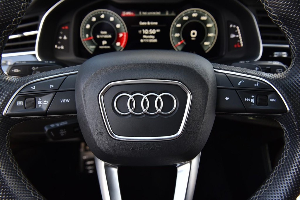 Audi SQ7 Vehicle Image 19