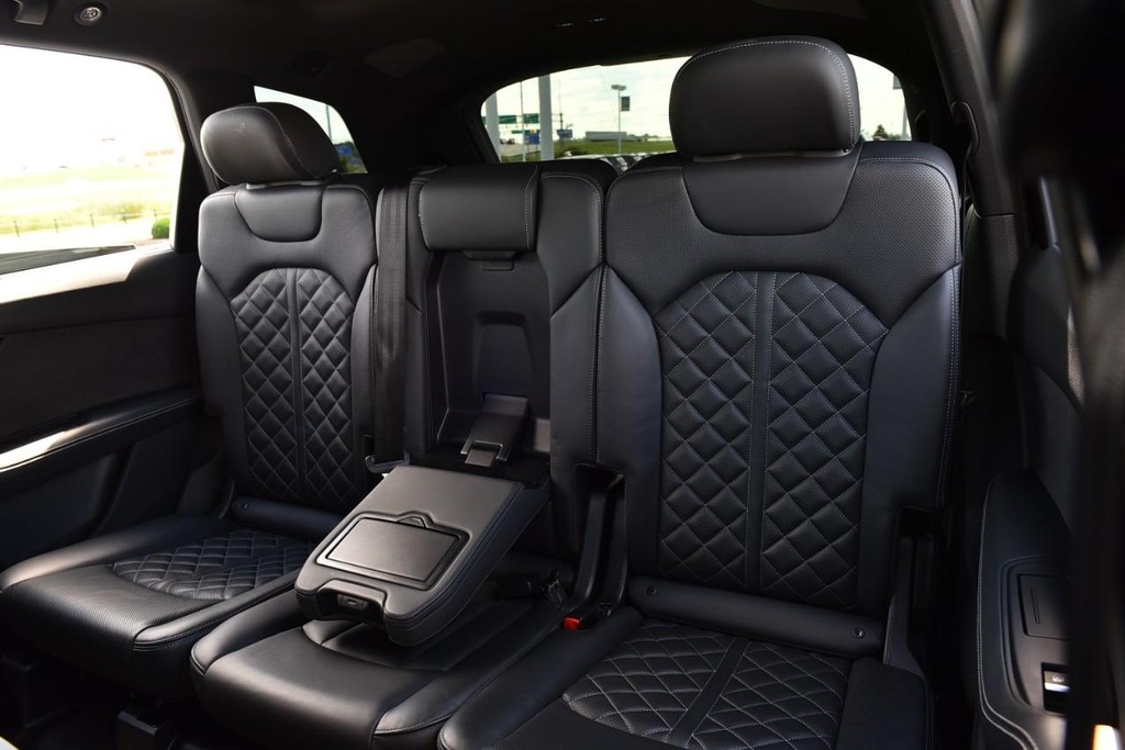 Audi SQ7 Vehicle Image 23