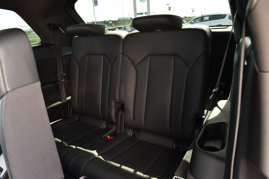 Audi SQ7 Vehicle Image 26