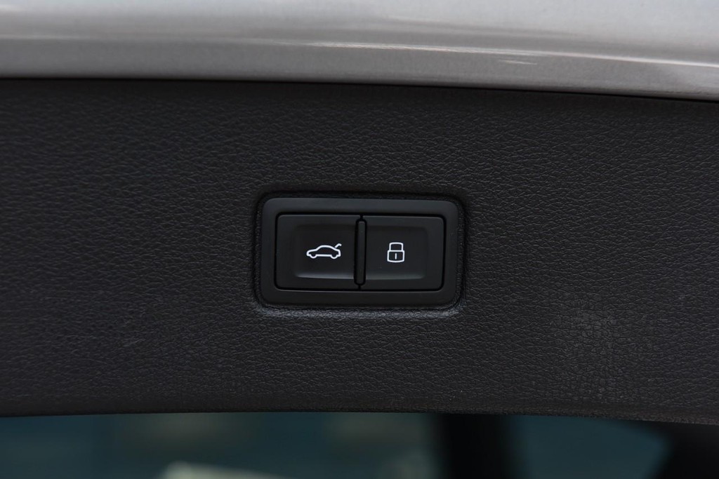 Audi SQ7 Vehicle Image 29