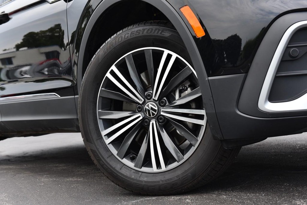 Volkswagen Tiguan Vehicle Image 03