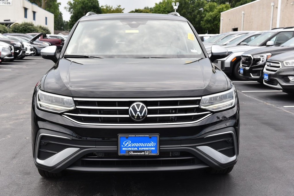 Volkswagen Tiguan Vehicle Image 04