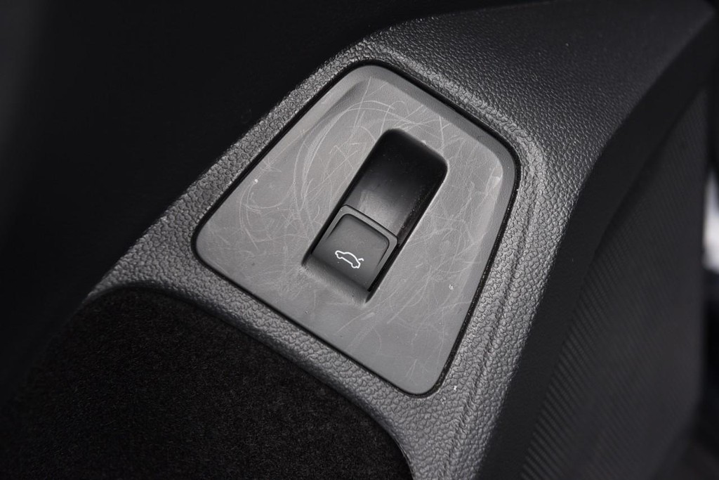 Volkswagen Tiguan Vehicle Image 09