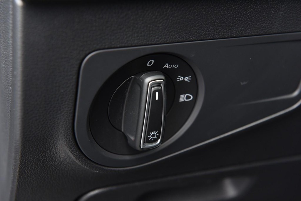 Volkswagen Tiguan Vehicle Image 11