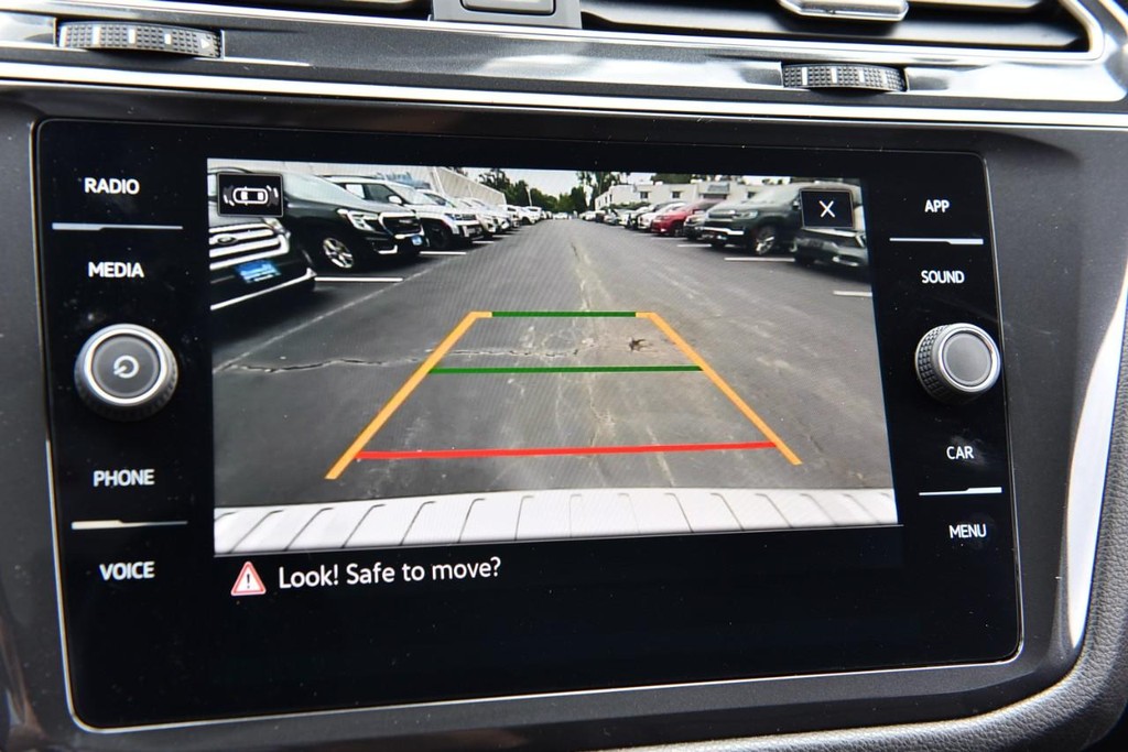 Volkswagen Tiguan Vehicle Image 13