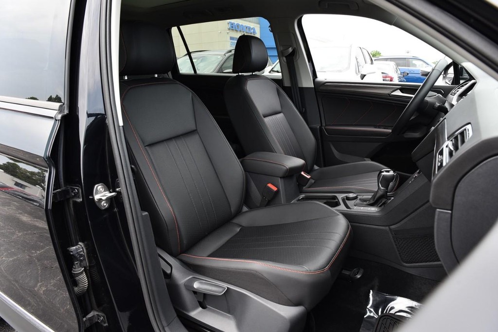 Volkswagen Tiguan Vehicle Image 21
