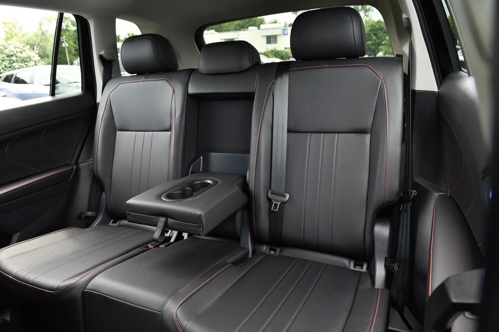 Volkswagen Tiguan Vehicle Image 23