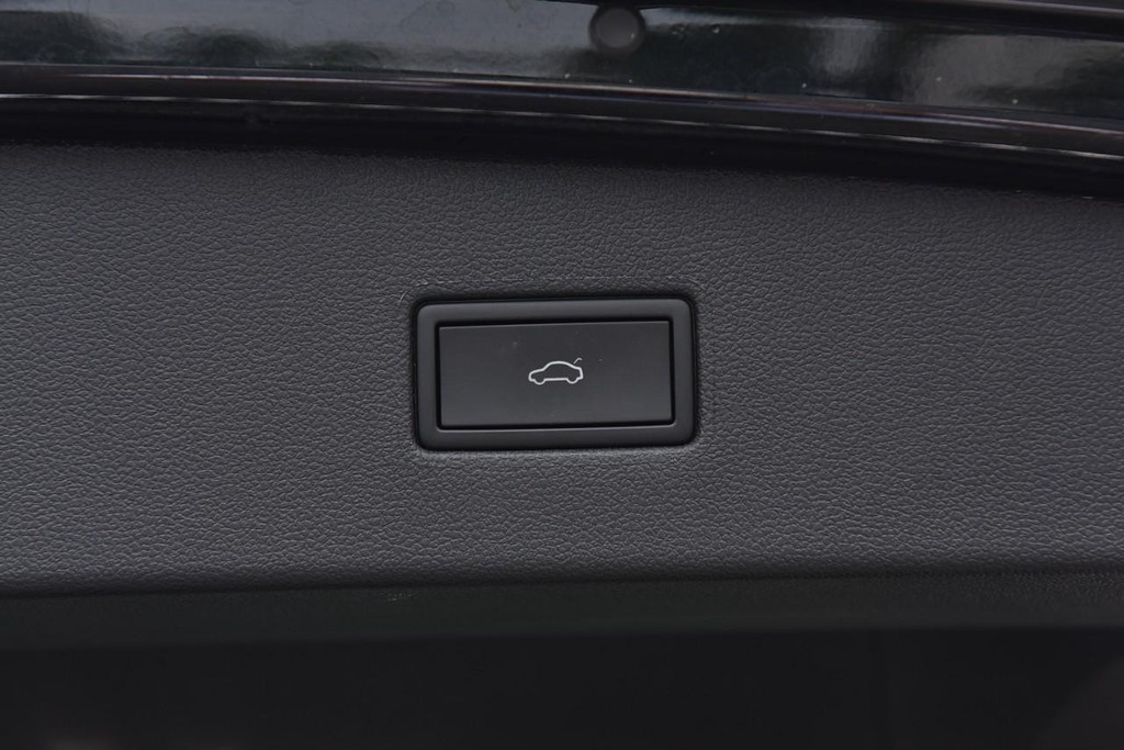 Volkswagen Tiguan Vehicle Image 27