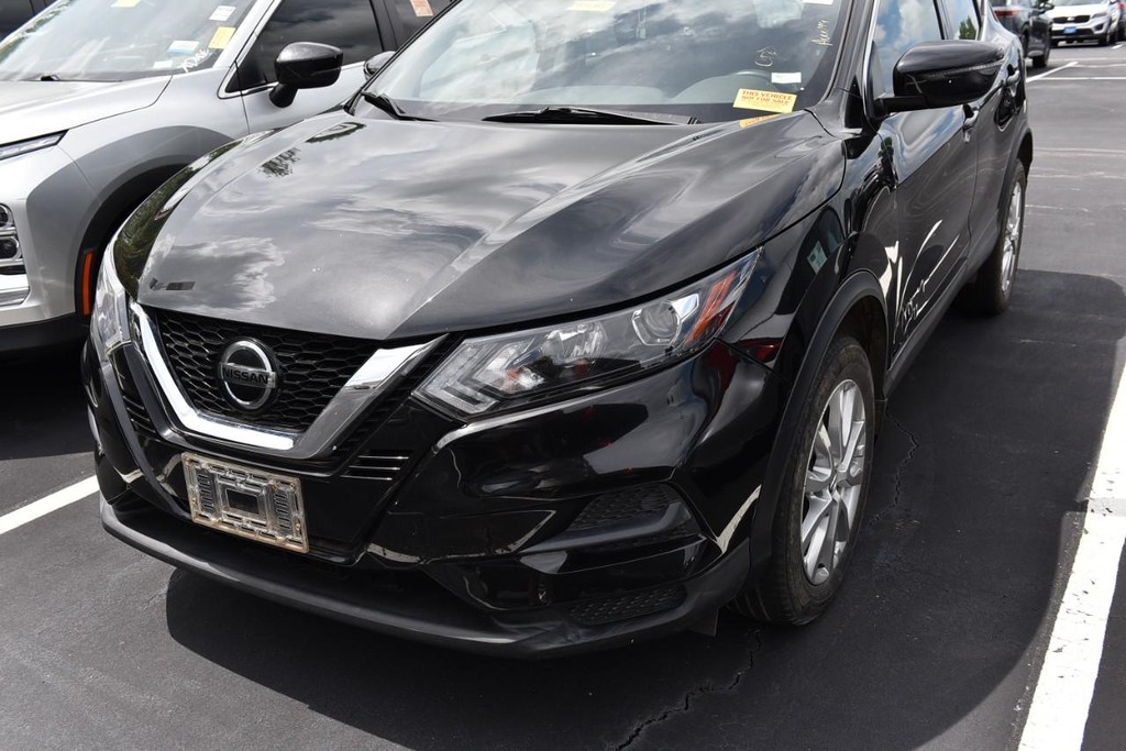 Nissan Rogue Sport Vehicle Image 02