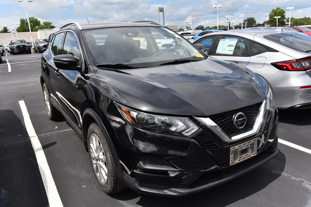 Nissan Rogue Sport Vehicle Image 04