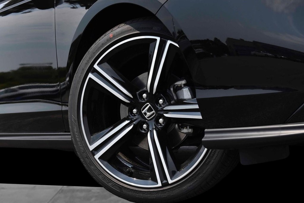 Honda Accord Sedan Vehicle Image 03