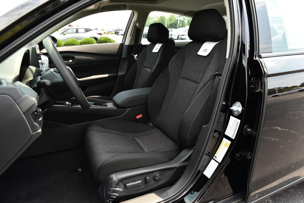 Honda Accord Sedan Vehicle Image 20