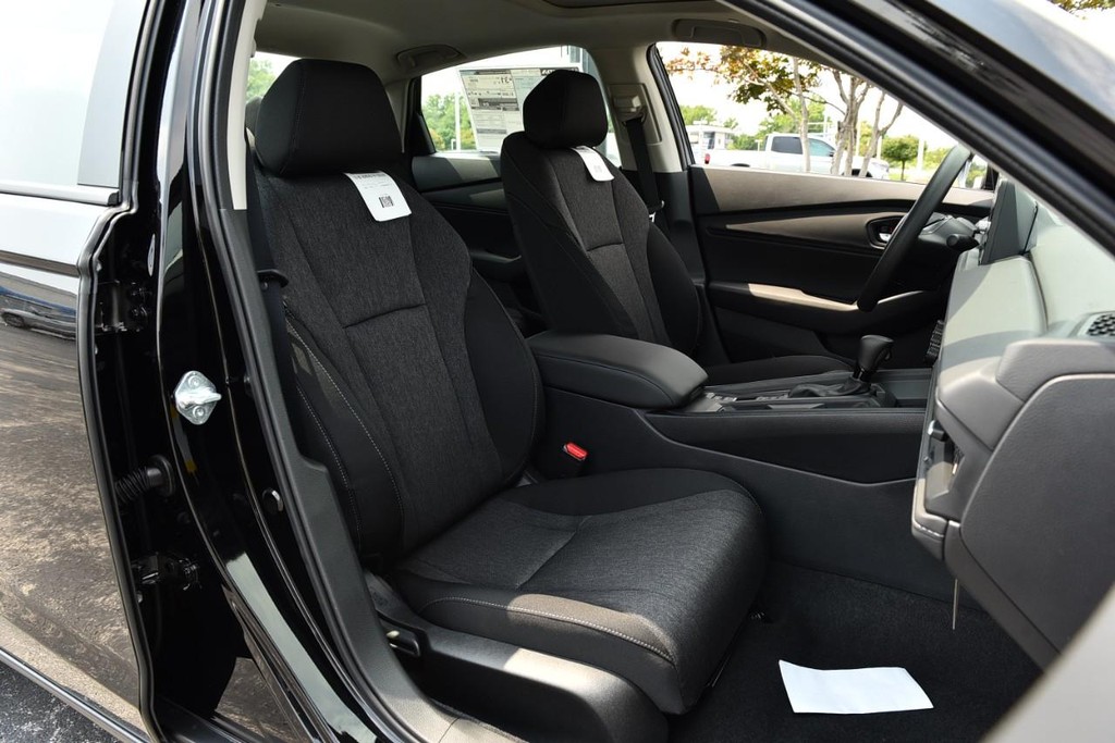 Honda Accord Sedan Vehicle Image 21