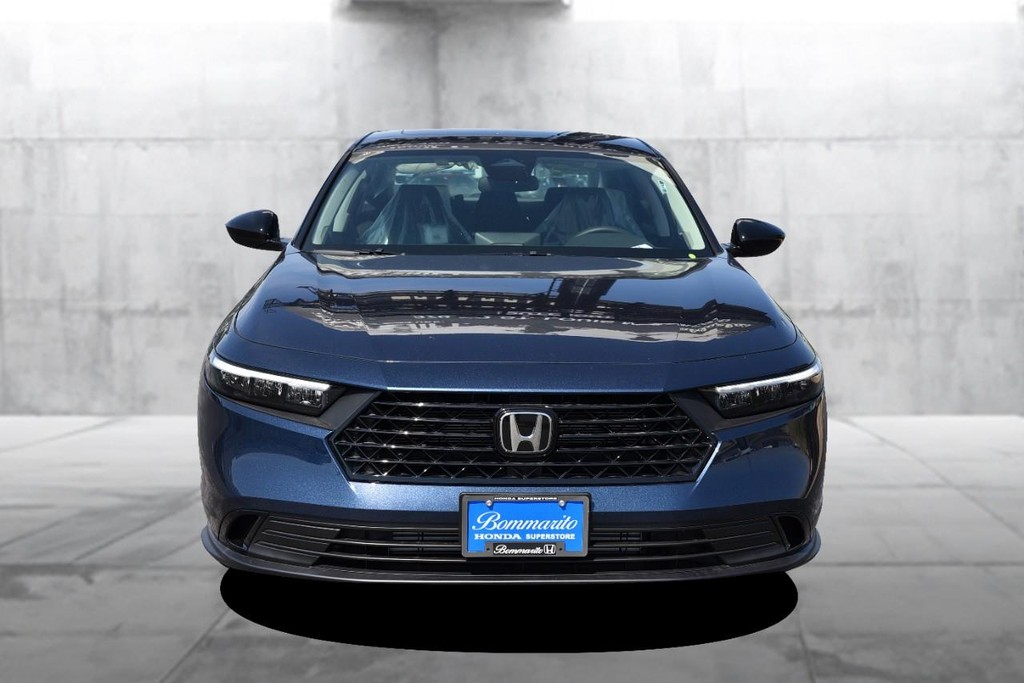 Honda Accord Sedan Vehicle Full-screen Gallery Image 4