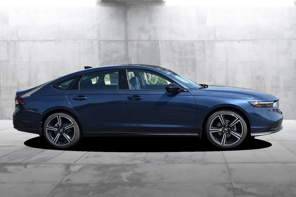 Honda Accord Sedan Vehicle Full-screen Gallery Image 5