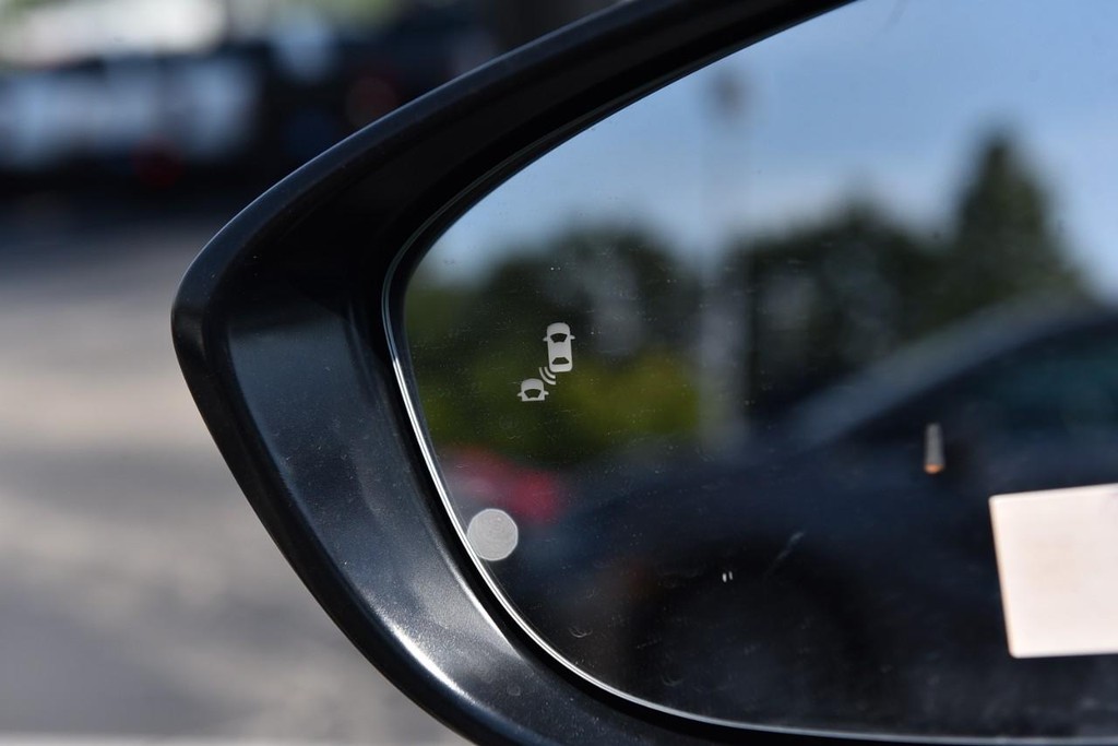 Honda Accord Sedan Vehicle Full-screen Gallery Image 9