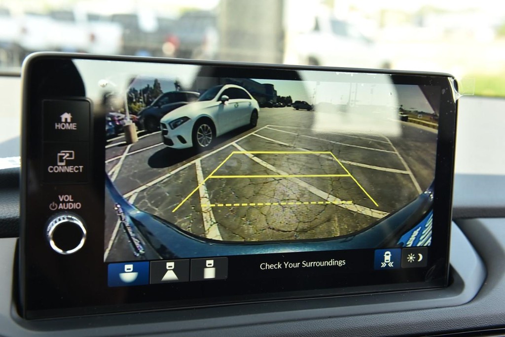 Honda Accord Sedan Vehicle Full-screen Gallery Image 11