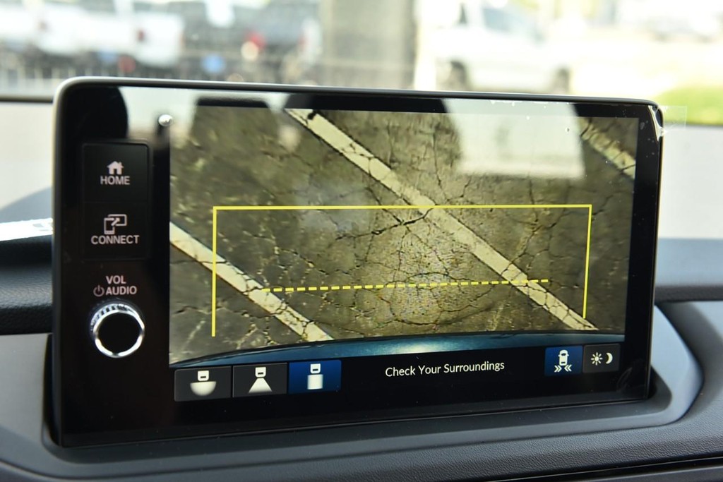 Honda Accord Sedan Vehicle Full-screen Gallery Image 12