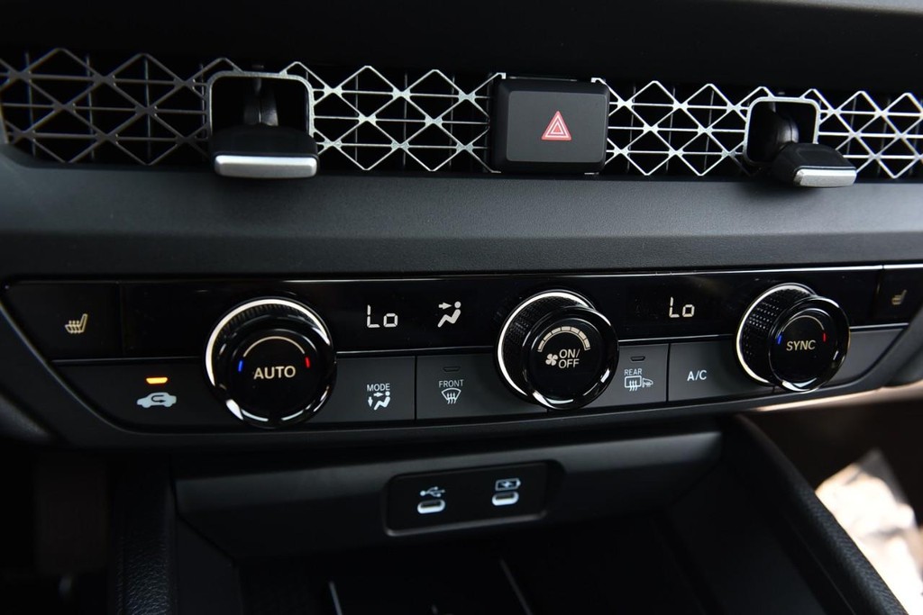 Honda Accord Sedan Vehicle Full-screen Gallery Image 14
