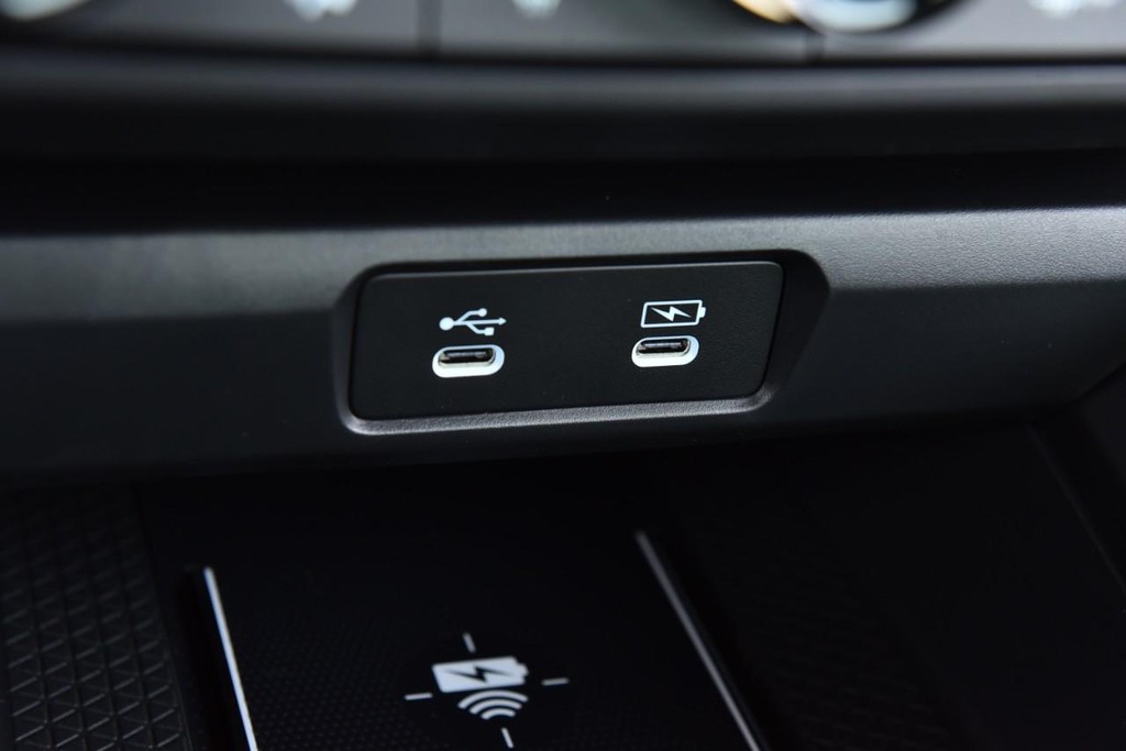 Honda Accord Sedan Vehicle Full-screen Gallery Image 15