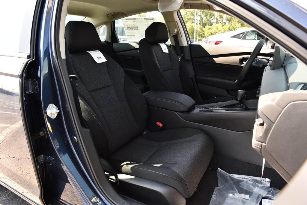 Honda Accord Sedan Vehicle Full-screen Gallery Image 20