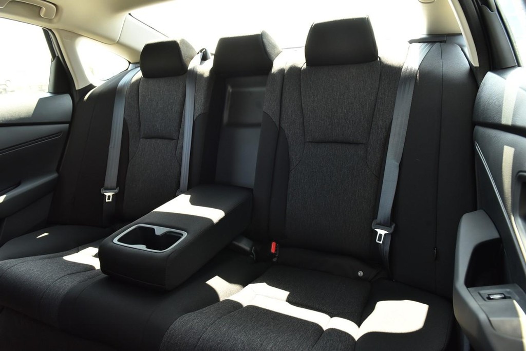 Honda Accord Sedan Vehicle Full-screen Gallery Image 22
