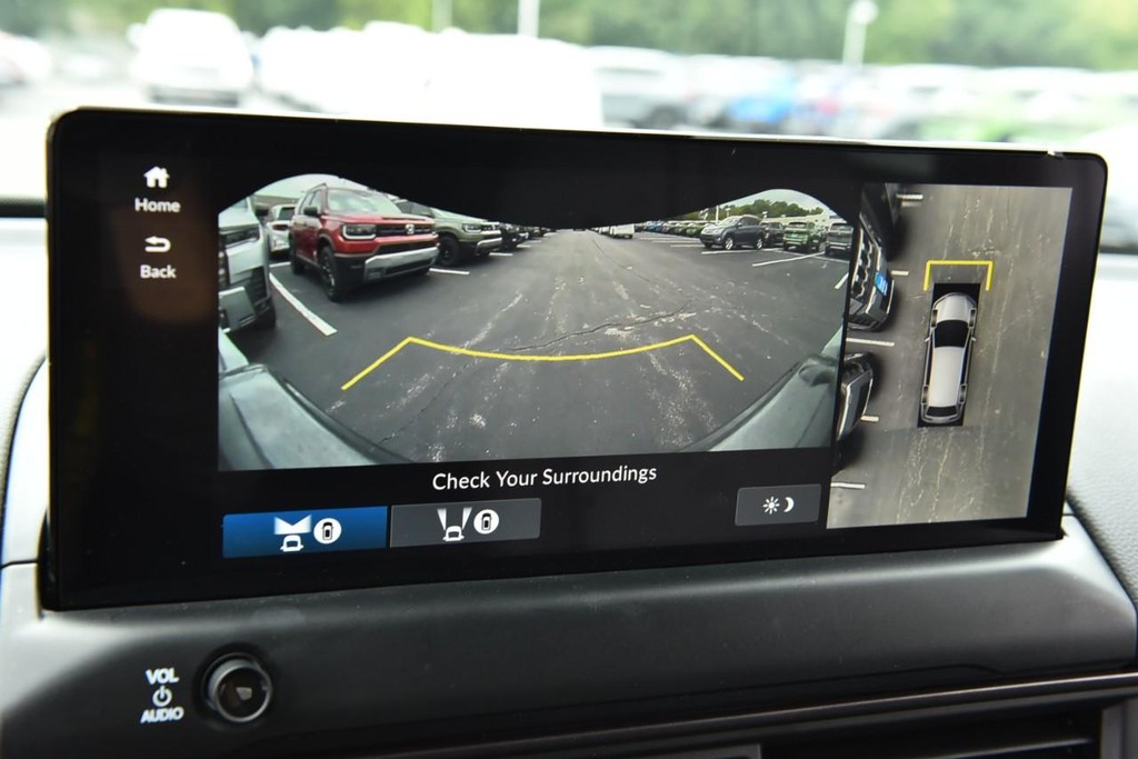Honda Pilot Vehicle Full-screen Gallery Image 15