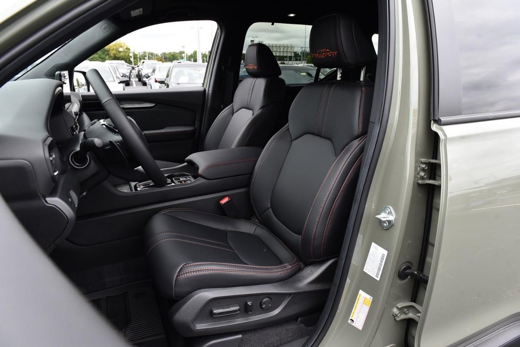 Honda Pilot Vehicle Full-screen Gallery Image 24