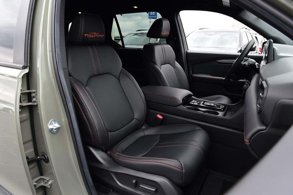 Honda Pilot Vehicle Full-screen Gallery Image 25