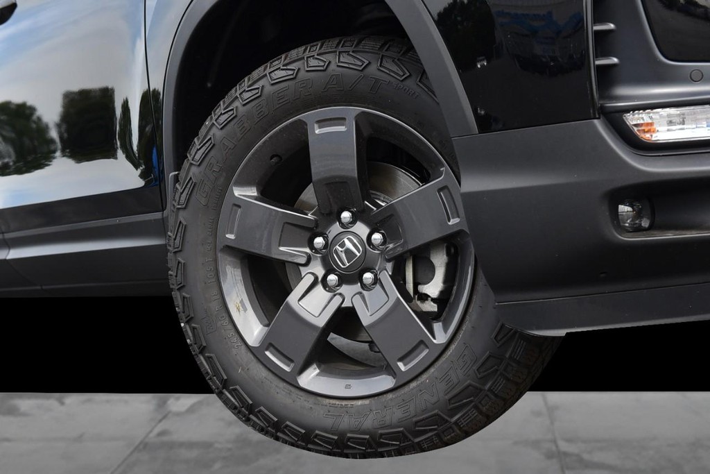 Honda Ridgeline Vehicle Full-screen Gallery Image 3