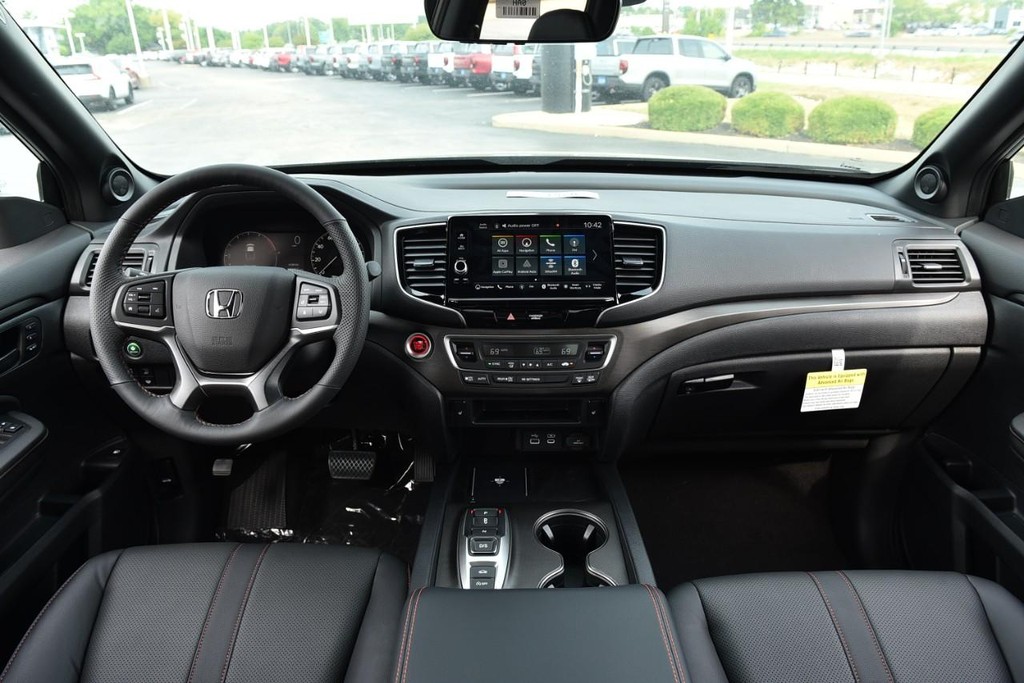Honda Ridgeline Vehicle Full-screen Gallery Image 8