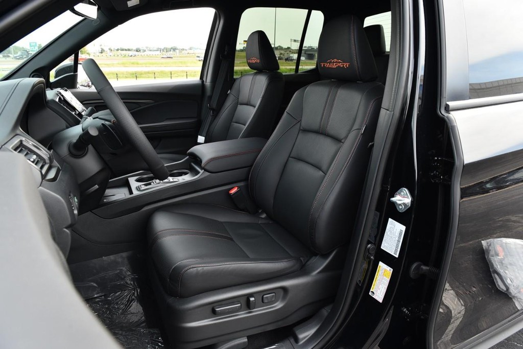 Honda Ridgeline Vehicle Full-screen Gallery Image 25