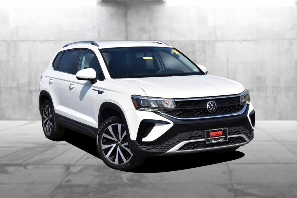 Volkswagen Taos Vehicle Full-screen Gallery Image 2