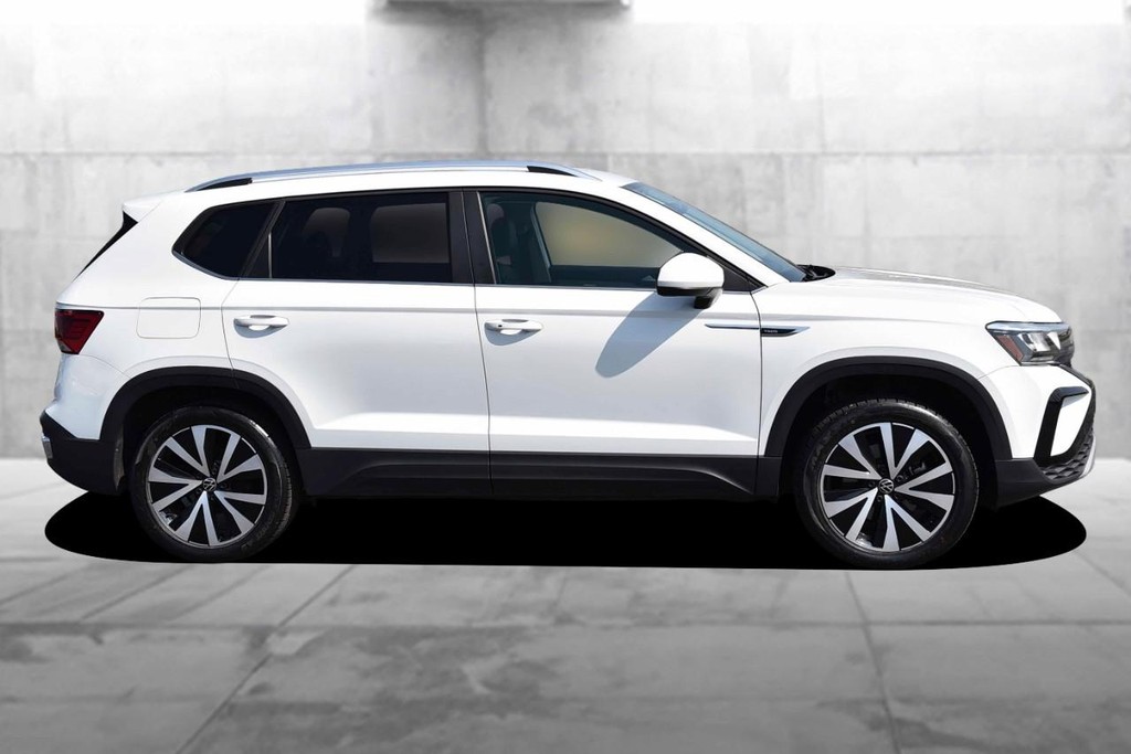 Volkswagen Taos Vehicle Full-screen Gallery Image 5