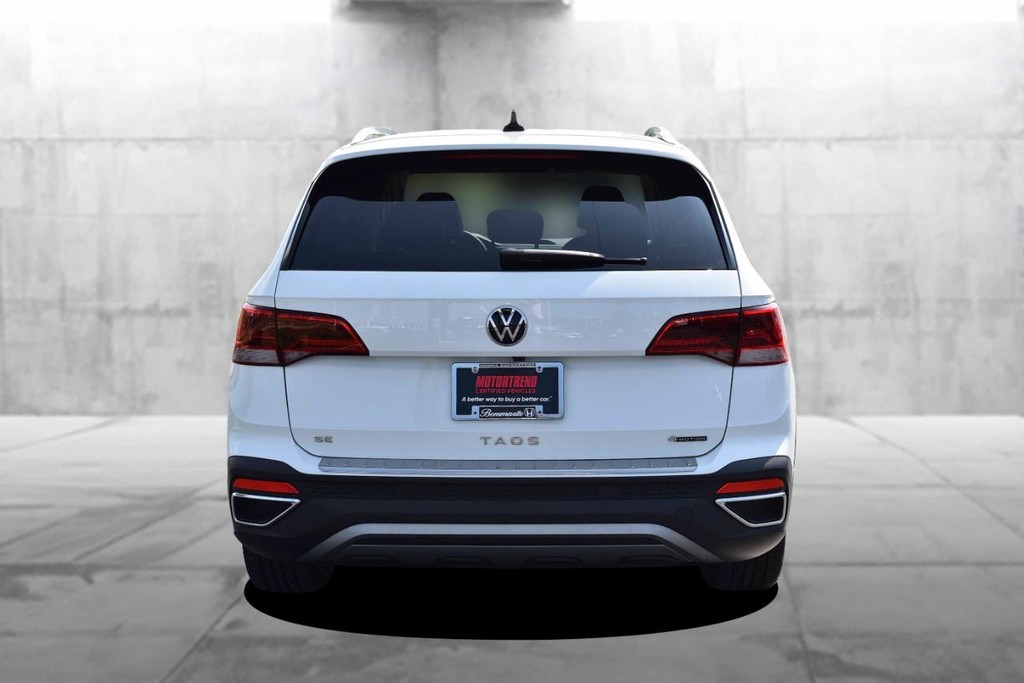 Volkswagen Taos Vehicle Full-screen Gallery Image 6