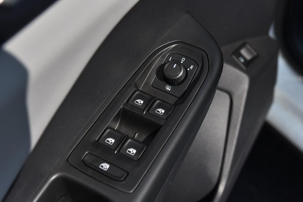 Volkswagen Taos Vehicle Full-screen Gallery Image 8