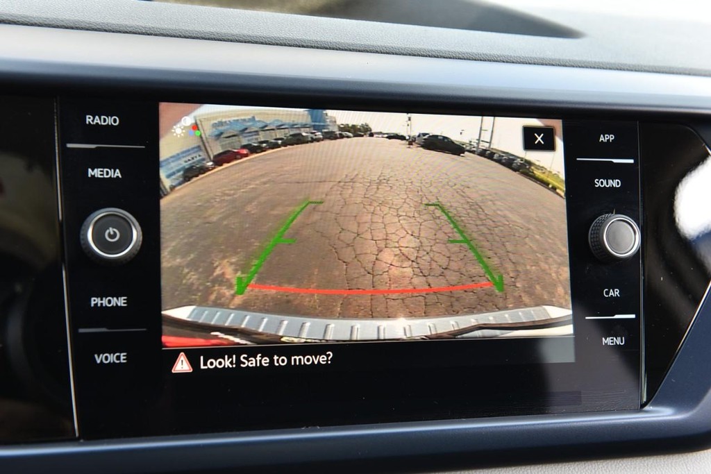 Volkswagen Taos Vehicle Full-screen Gallery Image 12