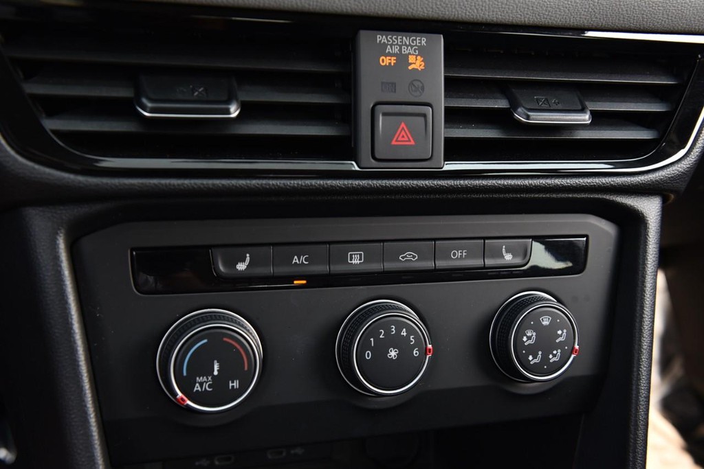 Volkswagen Taos Vehicle Full-screen Gallery Image 14