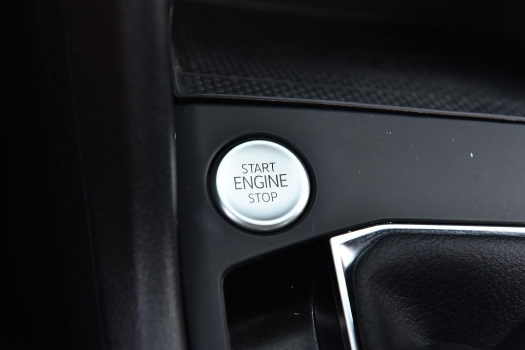 Volkswagen Taos Vehicle Full-screen Gallery Image 16