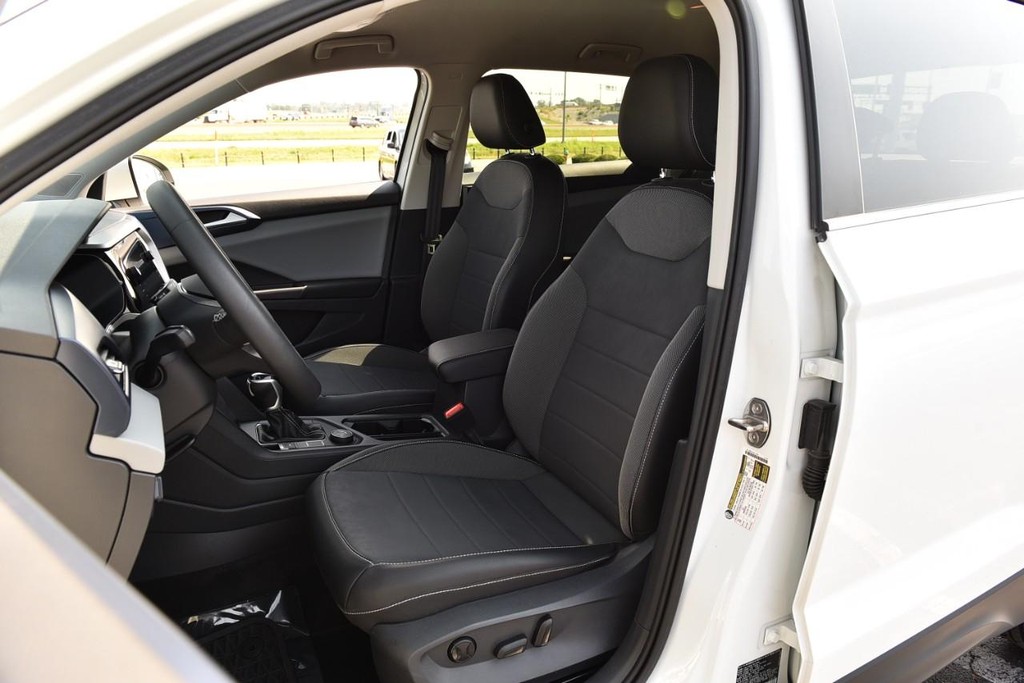 Volkswagen Taos Vehicle Full-screen Gallery Image 19