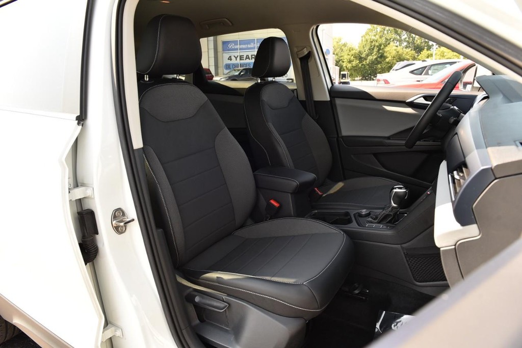 Volkswagen Taos Vehicle Full-screen Gallery Image 20