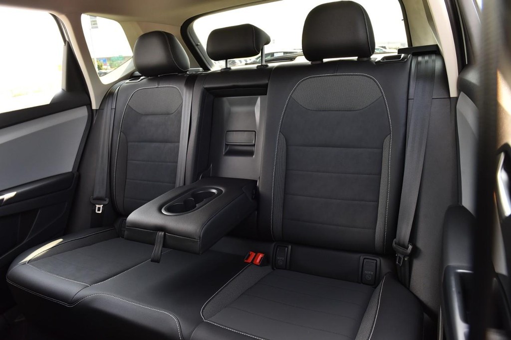 Volkswagen Taos Vehicle Full-screen Gallery Image 21