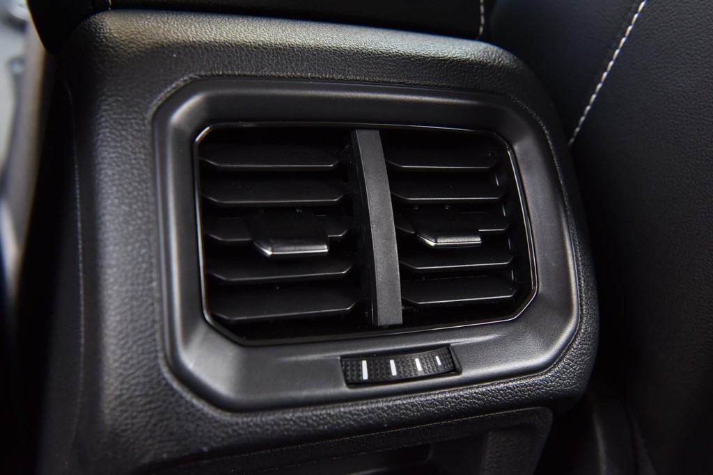 Volkswagen Taos Vehicle Full-screen Gallery Image 22