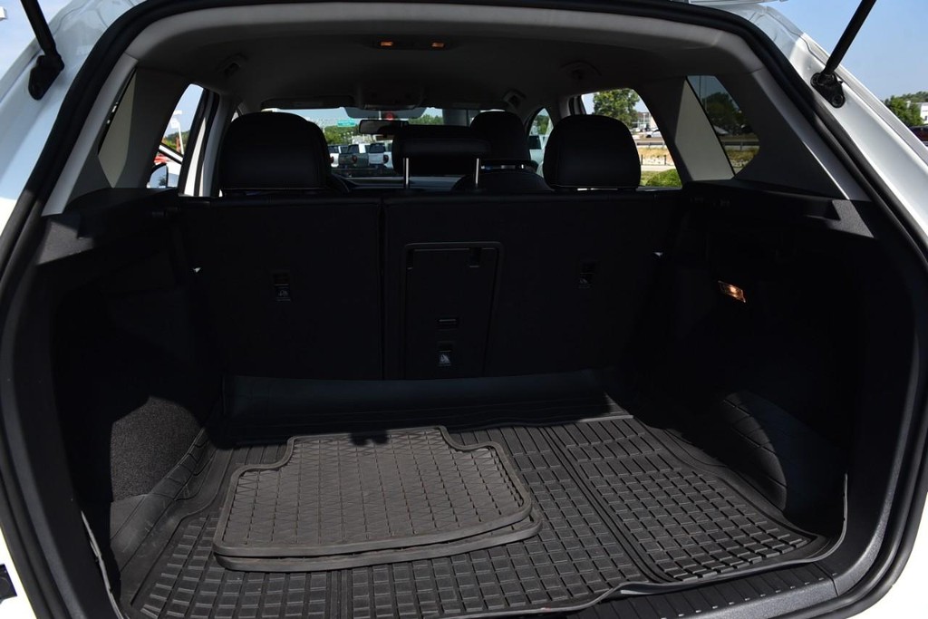 Volkswagen Taos Vehicle Full-screen Gallery Image 24